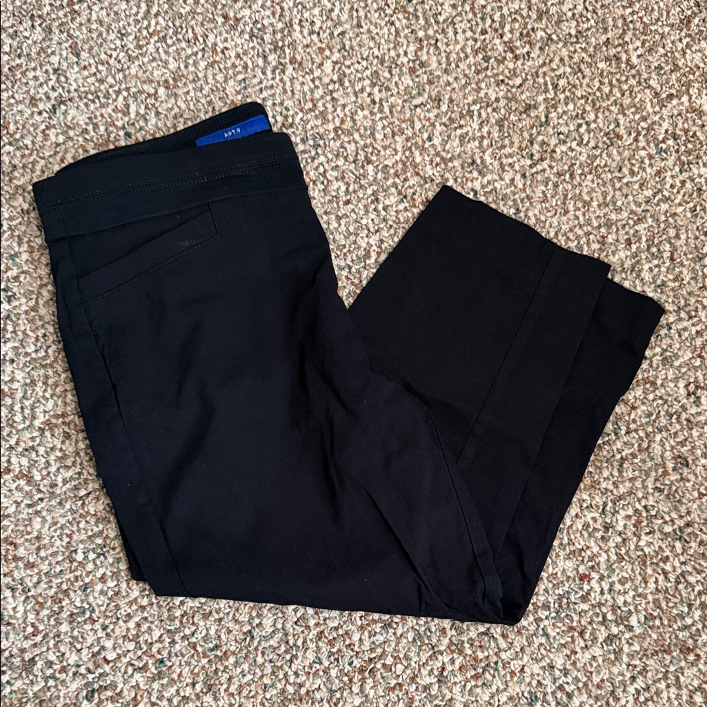 Apt. 9 Women’s Black Capris - 10p
